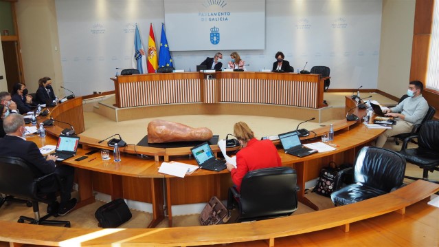 Visita protocolaria do novo comisario da Policía Autonómica ao Parlamento de Galicia 