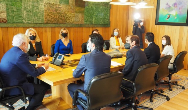 Os presidentes dos catro colexios oficiais de farmacéuticos de Galicia efectúan unha visita institucional ao Parlamento