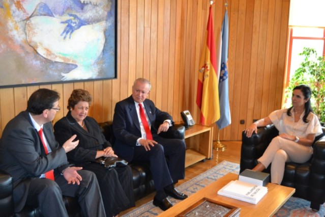 Unha delegacion da República Dominicana visita o Parlamento de Galicia