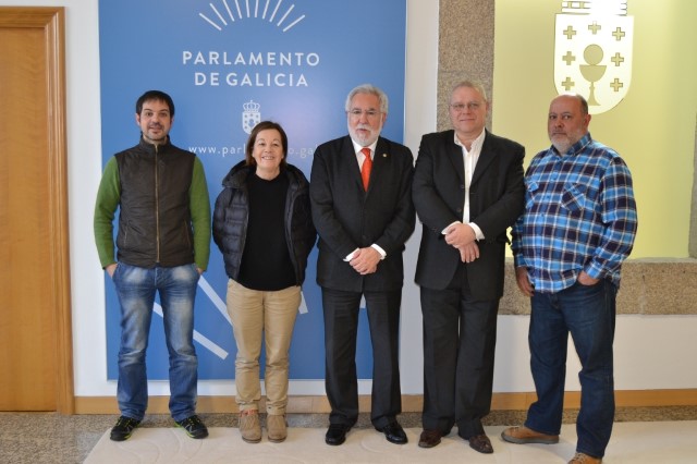 O presidente recibiu integrantes da Asociación de Medios en Galego
