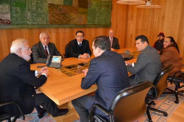 Docentes mexicanos visitan o Parlamento de Galicia