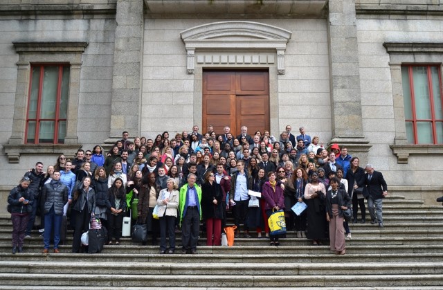 Despois do acto de clausura, participantes do Foro Internacional Universitario visitaron o Parlamento de Galicia