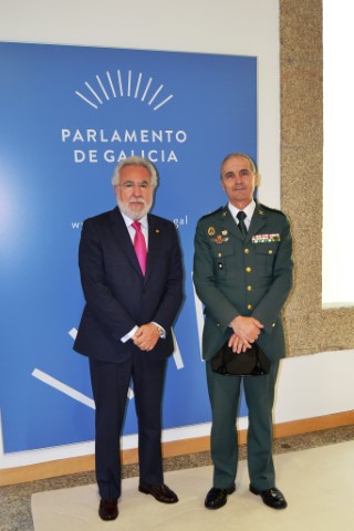 O xefe da Garda Civil en Galicia despídese do presidente do Parlamento