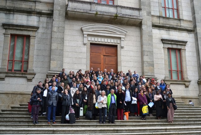 Despois do acto de clausura, participantes do Foro Internacional Universitario visitaron o Parlamento de Galicia