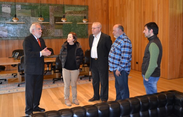 O presidente recibiu integrantes da Asociación de Medios en Galego