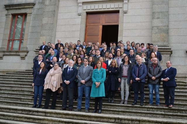 O Parlamento de Galicia reafirma o seu compromiso coa igualdade nunha concentración ante a súa sede