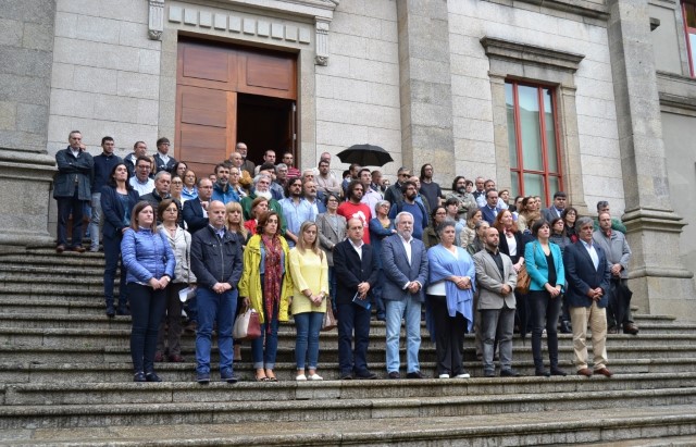 Minuto de silencio no Parlamento de Galicia en memoria das vítimas dos incendios forestais