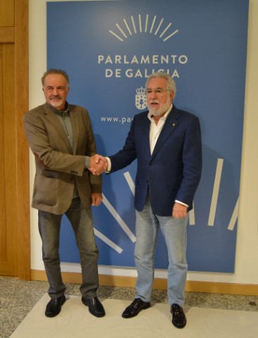O fiscal superior de Galicia entrega a Memoria de 2017 ao presidente do Parlamento 