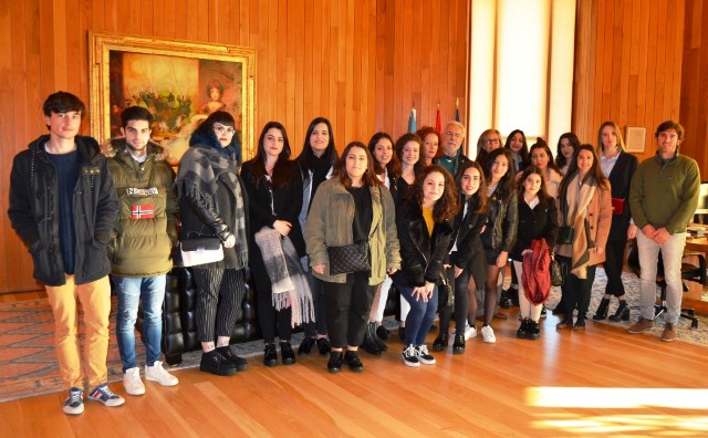 Alumnado do CIPF “A Farixa” visita o Parlamento de Galicia