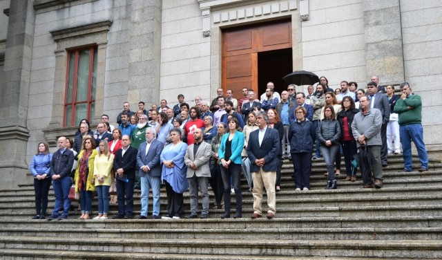 Minuto de silencio no Parlamento de Galicia en memoria das vítimas dos incendios forestais