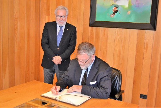 O embaixador de Alemania visita o Parlamento de Galicia