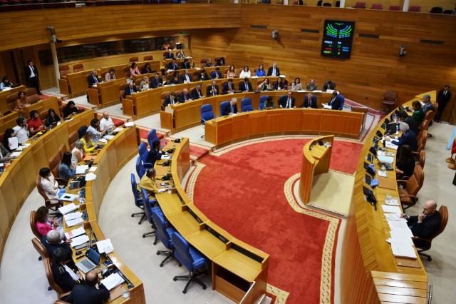 O xefe superior de Policía de Galicia despídese da presidenta do Parlamento antes de xubilarse