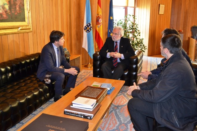 O presidente de Societat Civil Catalana visita o Parlamento de Galicia