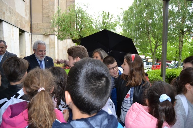 Estudantado do CEIP Santo Paio de Abaixo (Redondela) coñece o xardín botánico do Parlamento no Día Mundial do Medio Ambiente