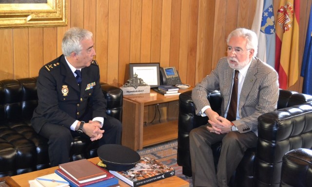 O novo xefe superior de Policía de Galicia efectúa unha visita institucional ao Parlamento