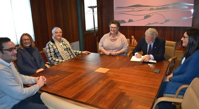 Os integrantes da Mesa do Parlamento efectúan unha visita institucional á sede do Valedor do Pobo