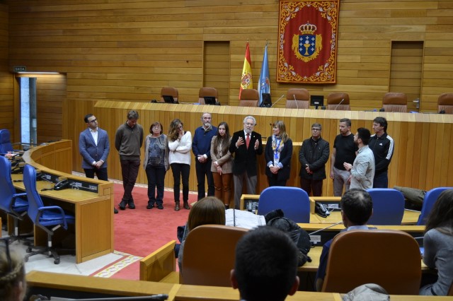 Participantes nun intercambio europeo impulsado polo Concello de Melide visitan o Parlamento de Galicia