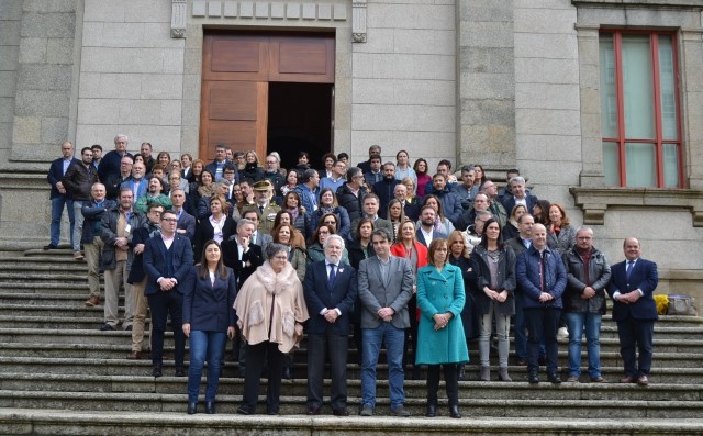 O Parlamento de Galicia reafirma o seu compromiso coa igualdade nunha concentración ante a súa sede