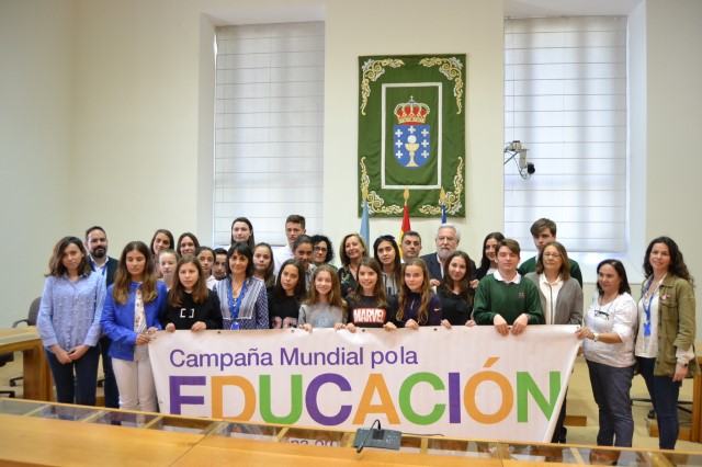 O presidente da Organización Médica Colexial visita o Parlamento de Galicia