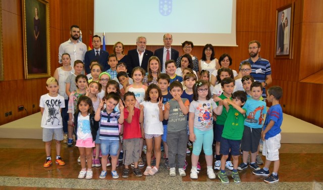 O Parlamento recibe ao alumnado gañador do concurso Os Chefs saudables, convocado por Sanidade para promover hábitos sanos 