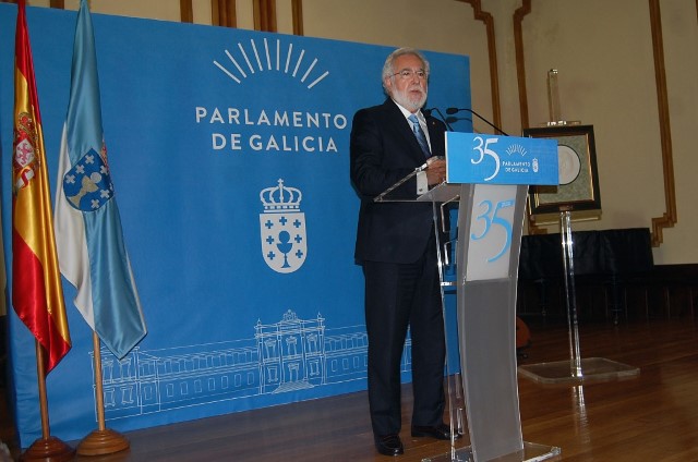 Santalices define a Carlos Casares como un “patriota galego, convencido de que Galicia precisaba unha estrutura institucional sólida"