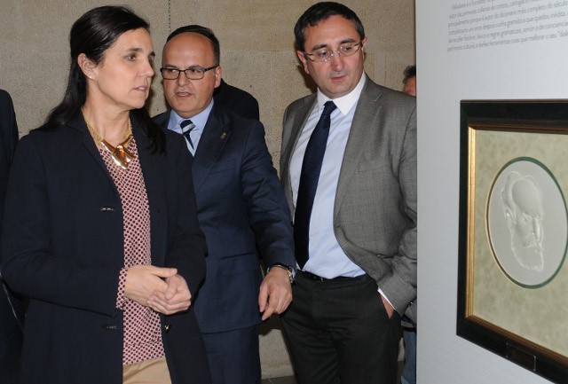 Pilar Rojo inaugura no Carballiño a mostra “51 páxinas das nosas letras” 