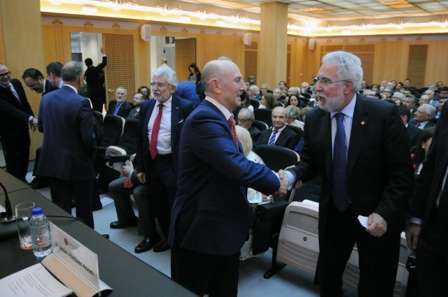 Acto de entrega da distinción de colexiado de honra do Colexio de Economistas de Ourense a Manuel Gómez Franqueira