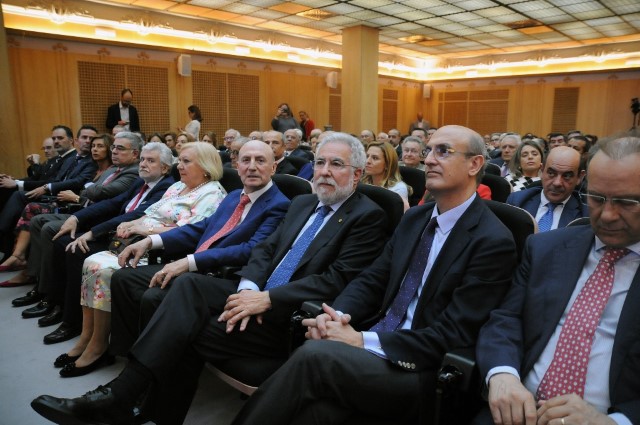 Acto de entrega da distinción de colexiado de honra do Colexio de Economistas de Ourense a Manuel Gómez Franqueira