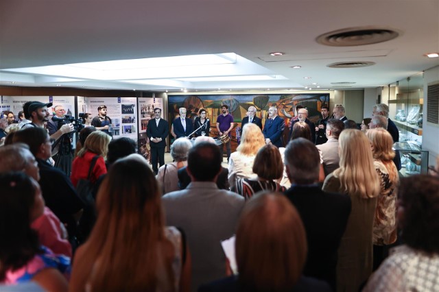 - Buenos Aires - ARGENTINA ESPAÑA - El Centro Galicia de Buenos Aires inaugura la exposición "El poder de la palabra. Un recorrido por la historia del Parlamento de Galicia", que contará con la presencia del presidente de la institución legislativa, Migue