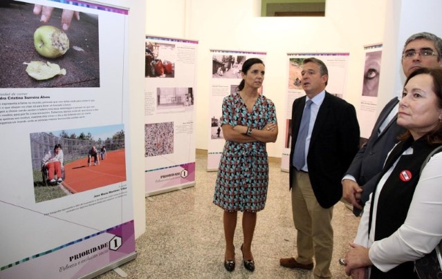 O Parlamento de Galicia acolle esta semana unha exposición fotográfica para concienciar sobre a pobreza e a exclusión social