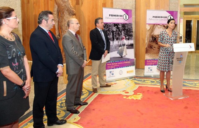 O Parlamento de Galicia acolle esta semana unha exposición fotográfica para concienciar sobre a pobreza e a exclusión social