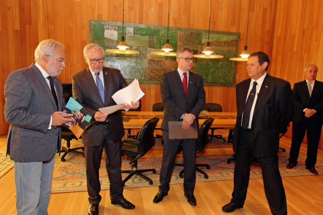 Unha delegación do estado brasileiro de Paraná e da provincia arxentina de Misiones visita o Parlamento de Galicia