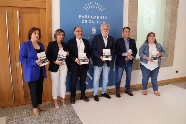 Entregan ao Parlamento de Galicia o primeiro libro que aborda en España a sumisión química e agresións sexuais no lecer nocturno
