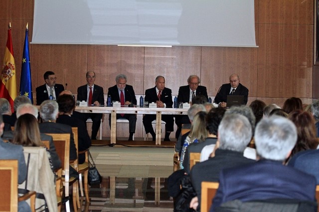 O Parlamento acolleu unha sesión extraordinaria da Real Academia de Medicina de Galicia, a primeira actividade deste tipo na Cámara 