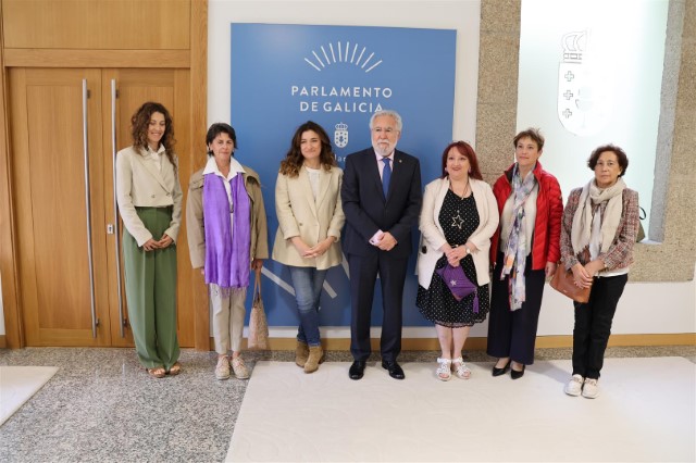 Representantes da Federación Española de Lupus mantiveron unha reunión co presidente do Parlamento de Galicia antes do inicio do Pleno