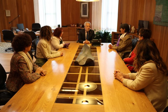 Representantes da Federación Española de Lupus mantiveron unha reunión co presidente do Parlamento de Galicia antes do inicio do Pleno