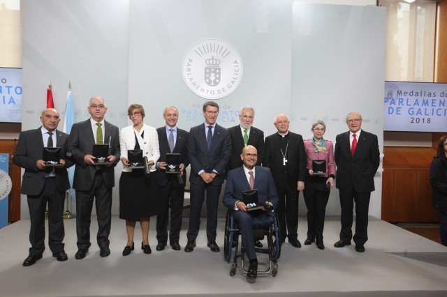 Foto de grupo, logo da entrega das Medallas