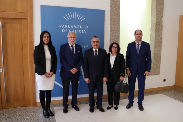 O embaixador de Cuba visita o Parlamento de Galicia