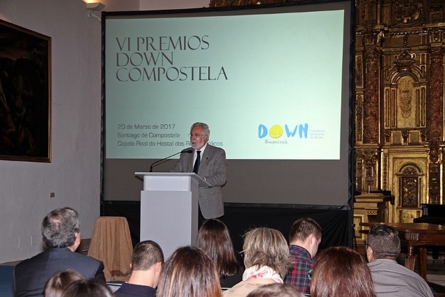O presidente do Parlamento participa na entrega dos Premios Down Compostela