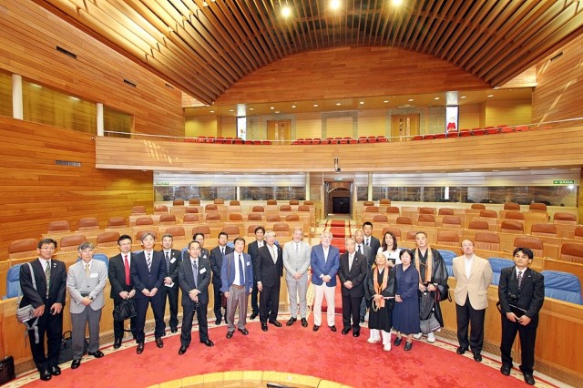 Unha delegación da illa xaponesa de Shikoku visita o Parlamento de Galicia