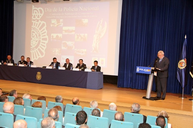 O presidente do Parlamento expresa o seu recoñecemento ao traballo da Policía