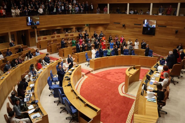 O Parlamento de Galicia elixe presidente da Xunta a Alfonso Rueda