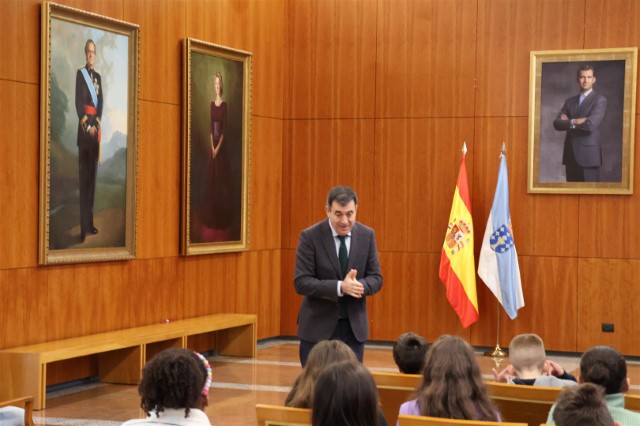 Parlamento e Xunta reciben ás visitas escolares participantes no programa “Coñece as túas institucións"