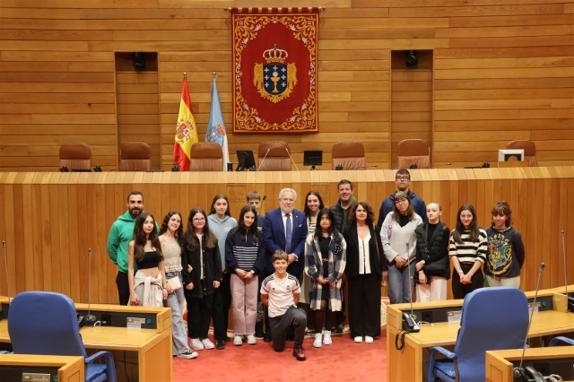 Alumnado gañador do Premio Estatuto de Autonomía 2024 visita o Parlamento de Galicia