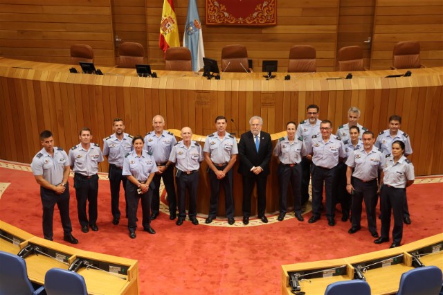 O Parlamento de Galicia recibe a visita dunha delegación do Aeródromo Militar de Santiago