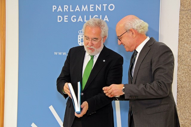 O fiscal superior de Galicia entrega a Memoria de 2016 ao presidente do Parlamento 