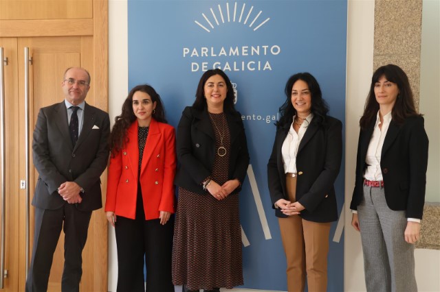 A embaixadora de Turquía visita ao Parlamento de Galicia