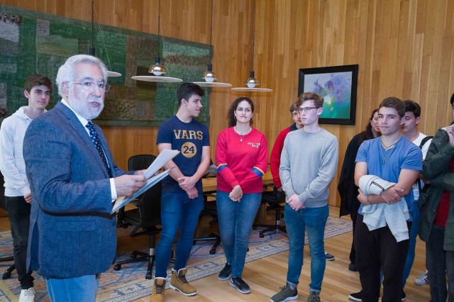 Alumnado do Instituto Santiago Apóstolo de Bos Aires visita o Parlamento de Galicia