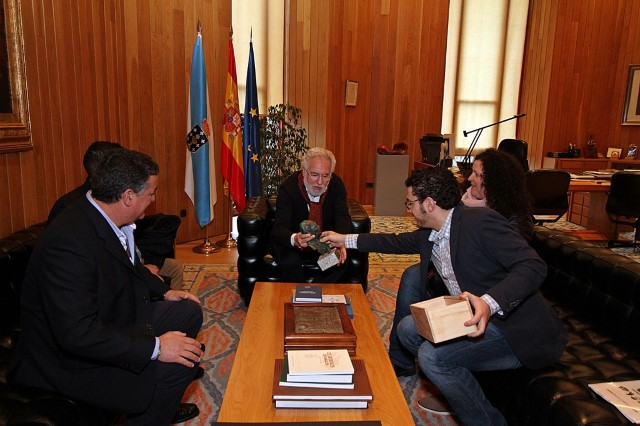 O alcalde de Ramirás e o presidente da Asociación Rebulir presentan diferentes iniciativas culturais ao presidente do Parlamento de Galicia