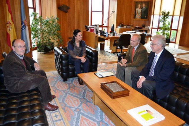 A presidenta do Parlamento recibe a unha representación do consello reitor do IGADI, que cumpre 20 anos traballando a prol da internacionalización de Galicia